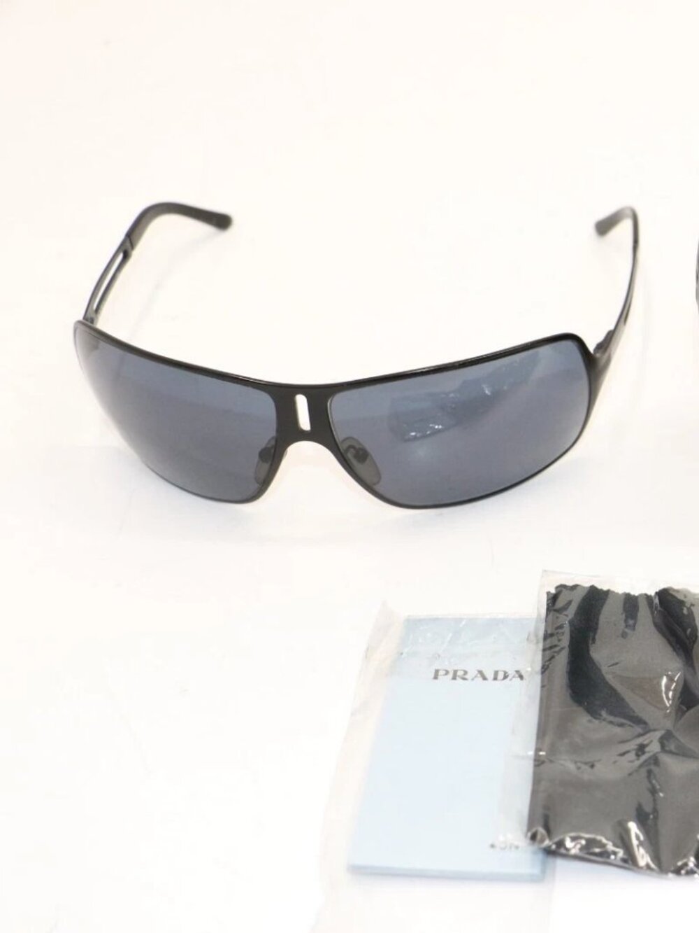 Prada spr54h Sunglasses 69-12-120 - Black